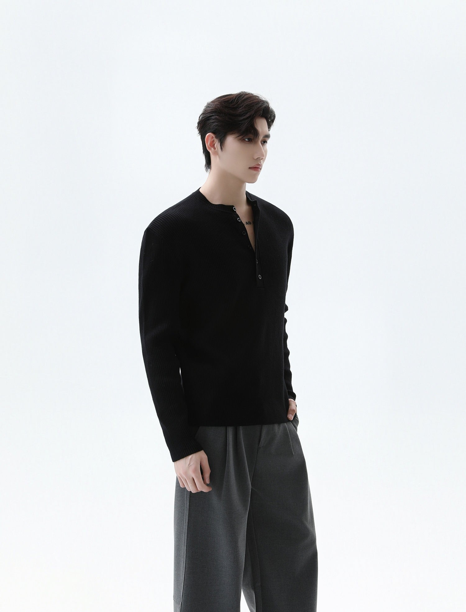 Ribbed Henley Collar Pullover