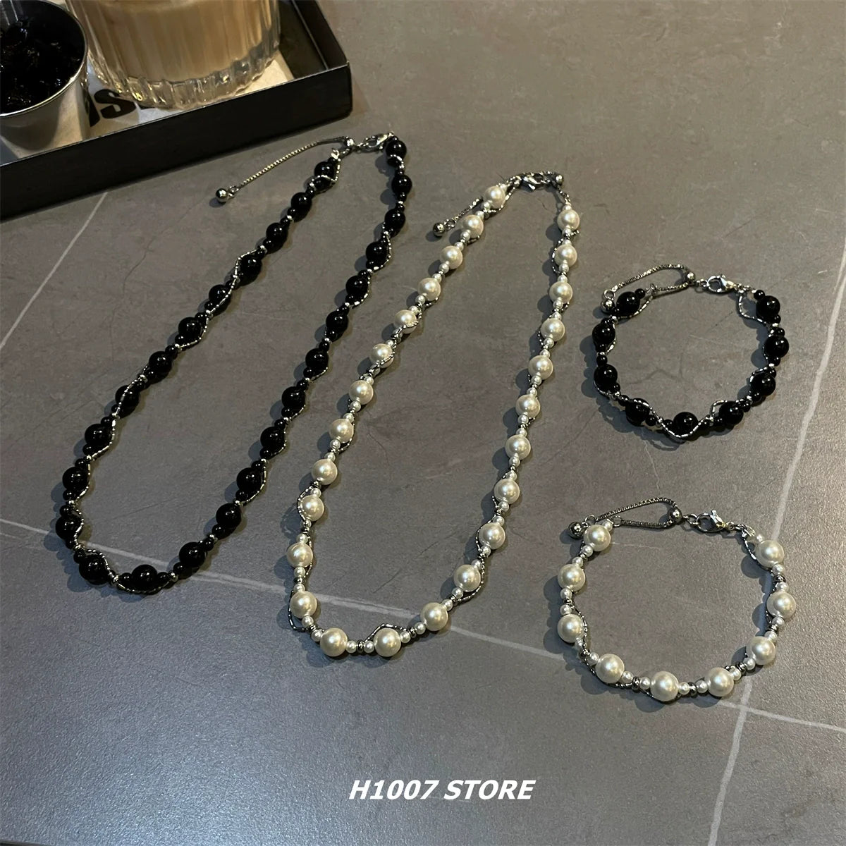 Pearl Beaded Winding Chain Necklace