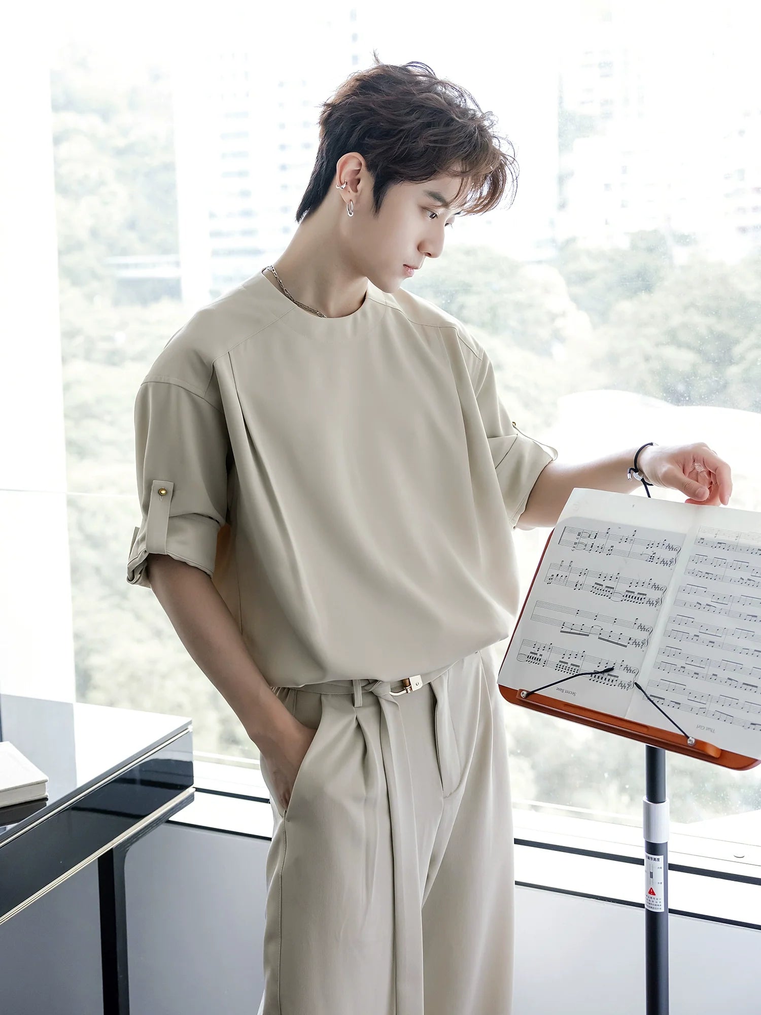Five-Point Sleeve Round Neck Casual Shirt